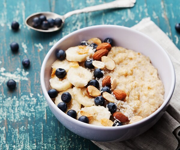 oatmeal with fruit and nuts