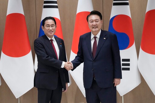 Japan's Leader Makes Farewell Visit to South Korea to Strengthen His Legacy of Warming Ties