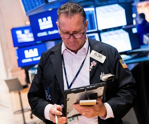 US Stocks Rise, Oil Trims Gains on Ceasefire Hopes