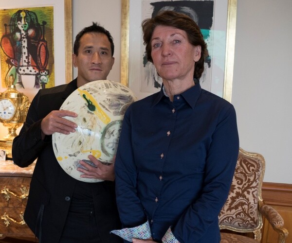 Picasso's heirs stand with a ceramic art-work