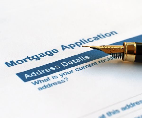 Mortgage Applications Fall to Three Decade Low