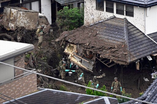 Massive Soil Mound on Slope Seen as Worsening Japan Mudslide