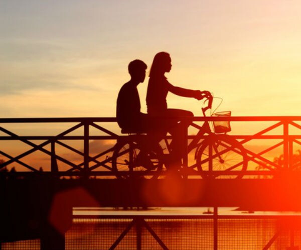 bike riding as a romantic activity