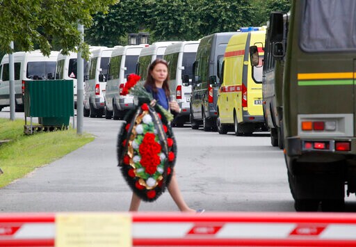 Seamen Killed in Submarine Fire Laid to Rest in Russia