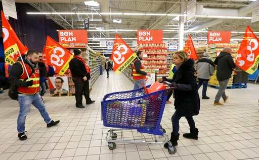 Carrefour Workers Protest Job Cuts Driven by Macron Reform