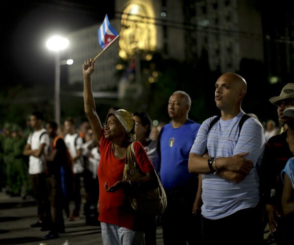 Massive Rally Begins Honoring Fidel Castro