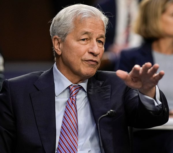 Top JPMorgan Execs Sell Shares Like Dimon