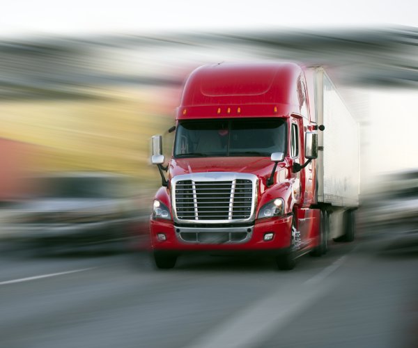 Feds Target 'CDL Mills' Tied to Unqualified Immigrants | Newsmax.com