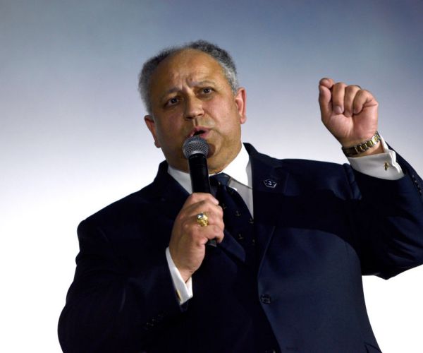 Navy Secretary Expected to Visit US Warship After Rash of Sailor Suicides