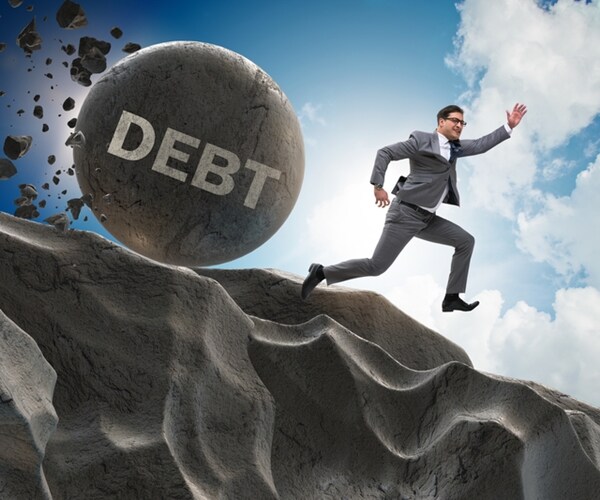 Consumers Show Growing Signs of Debt Distress: Reuters' Kemp