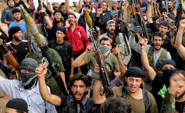 Ex-Ambassador: Free Syrian Army and Alawis Can Defeat ISIS