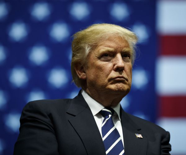 Democrats Seek to Keep Focus on Corruption, Not Impeachment