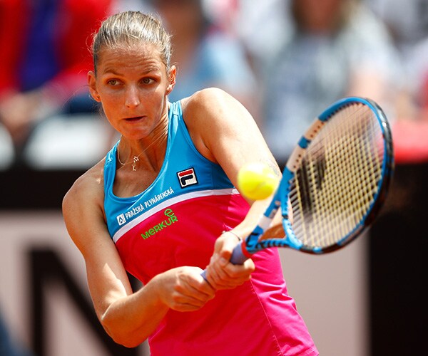 Karolina Pliskova Hits Umpire's Chair With Racket After Loss