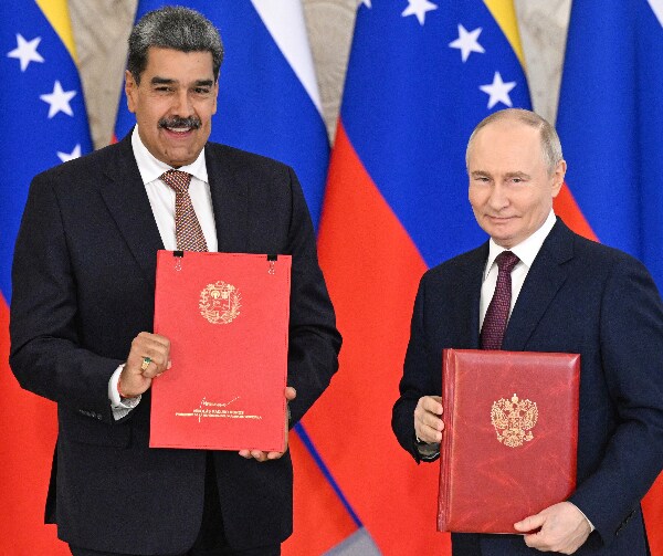 Putin, Maduro Sign Strategic Partnership Agreement in Moscow