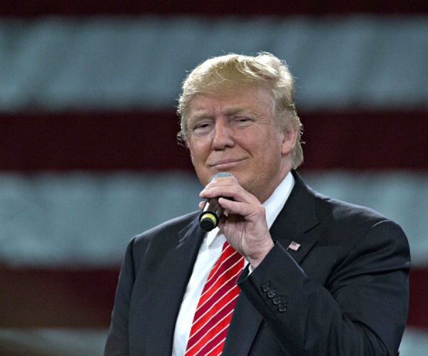 Survey: Trump, Sanders Top Choices for Troops