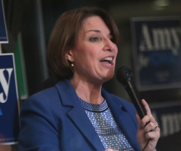 Klobuchar Gives Comedian Dratch Props for SNL Skit
