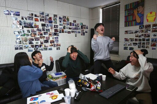 South Koreans Explode with Joy over 'Parasite' Oscar Wins