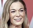 LeAnn Rimes' Teeth Fall Out During Concert