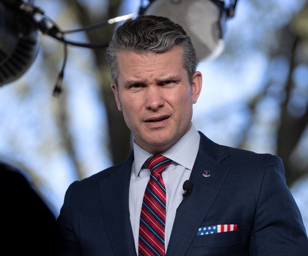 Hegseth Bans Bearded Troops From Speech in South Korea