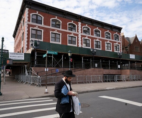 Car Rams Into Chabad Headquarters in New York City, Damaging Doors