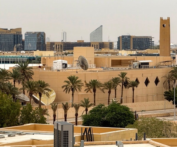 US Closes Embassies in Saudi Arabia, Kuwait After Iran Drone Attacks