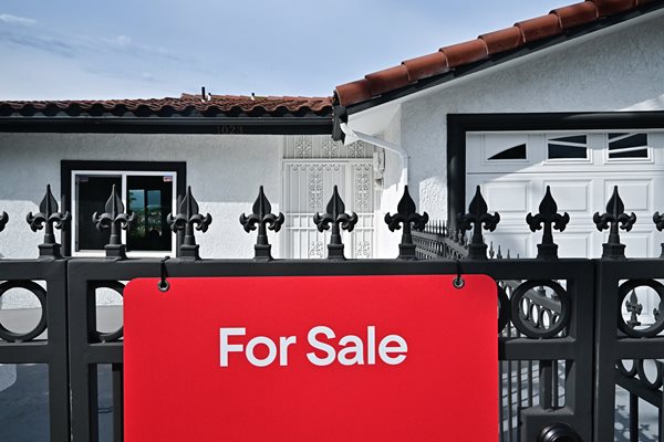Mortgage Rates Drop to Lowest Level in Nearly 3 Years