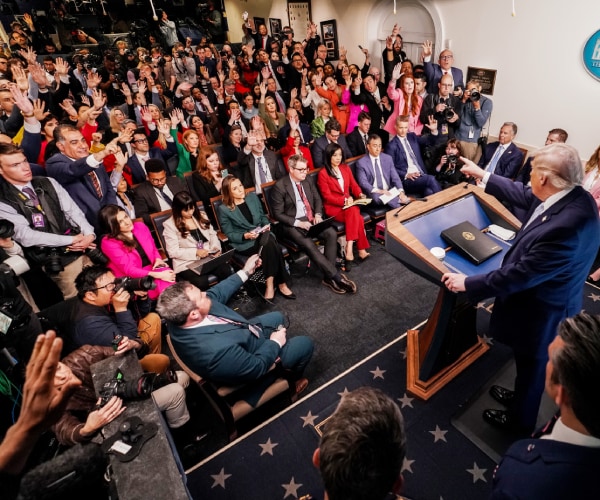 Trump: Leak Risked Rescue Mission of F-15 Crewman in Iran