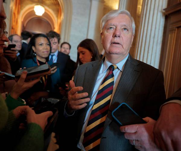 Senators Advance Spending Plan After Graham Lifts Hold