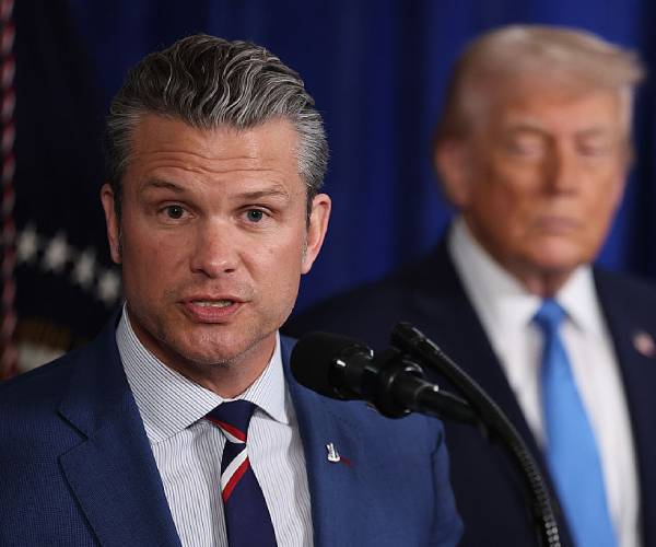 Pentagon to Review Women's Ability in Ground Combat