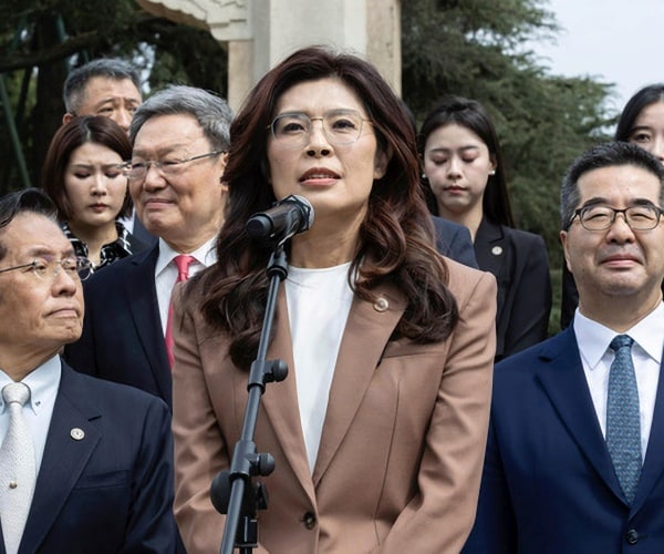 Taiwan's Opposition Leader Meets China's Xi Jinping as Both sides Call for Peace