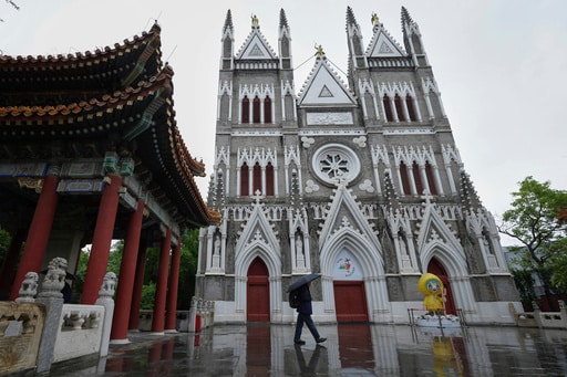 Report: China Pushes Catholics to Join State Church
