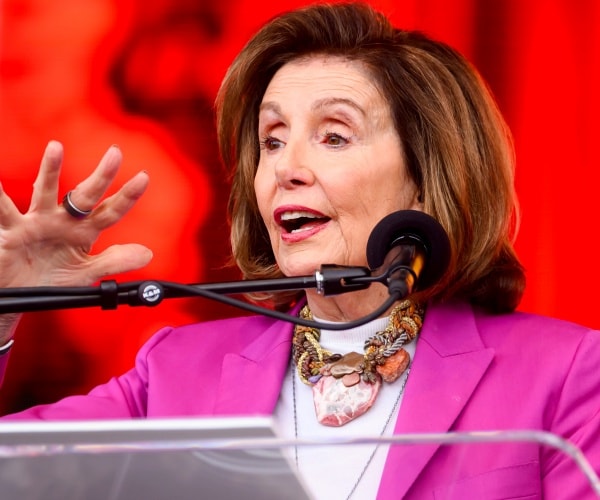 Pelosi Rips Dems Who Voted to Hold Clintons in Contempt