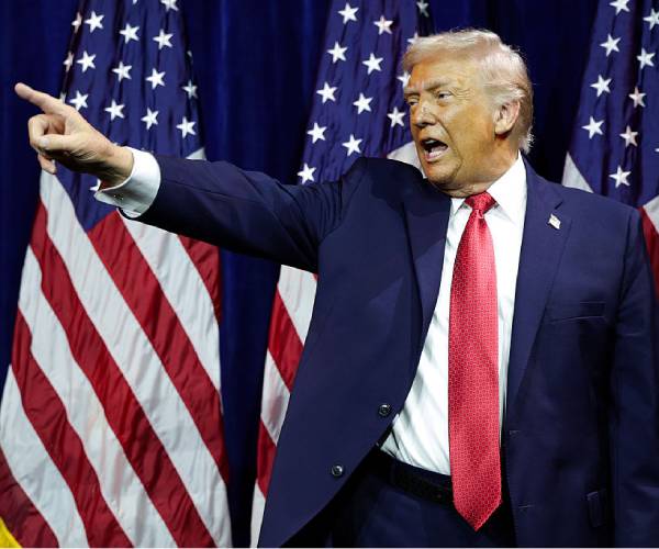 Trump Targets 5 Defecting Republicans After War Powers Rebuke