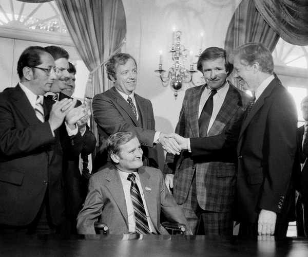 Donald Riegle, Who Represented Michigan in Congress Under 7 Presidents, Dies at 88