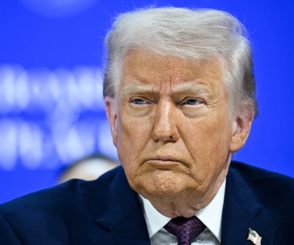 Trump Weighs Iran Strikes to Inspire Renewed Protests