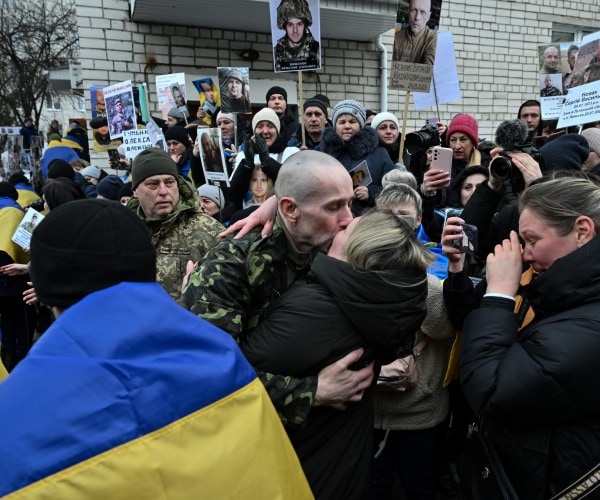 Ukraine, Russia Exchange 200 POWs Each in Latest Swap
