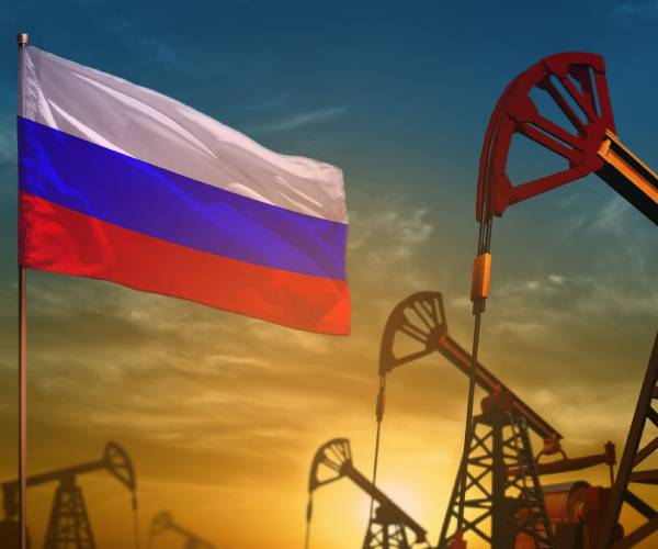 Oil Hits Over 3-Month High as US Sanctions Hit Russia Exports