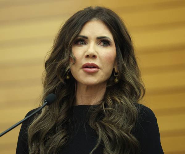 Trump Praises Noem, Homan as 'Lunatics' Attack