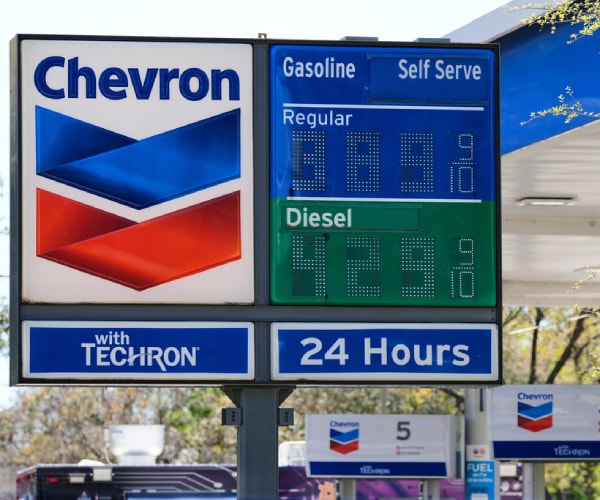 Experts Warn US Gas Prices to Rise After Blockade