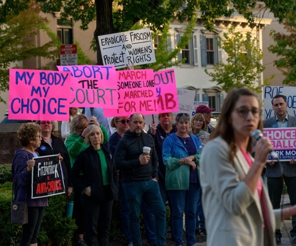 Docs Fear of Treating Ectopic Pregnancies Risks Women's Lives