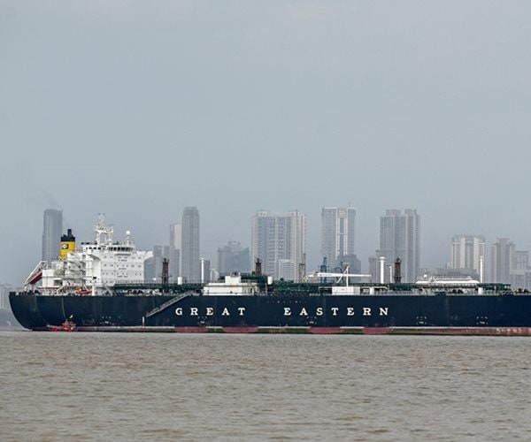 Oil Prices Flip-Flop Ahead of Trump's Deadline to Bomb Iranian Power Plants