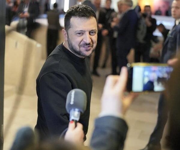 Zelenskyy&colon; Trump's Rhetoric on Ukraine's War 'Very Dangerous'