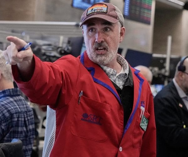 Wall Street Ends Flat Ahead of Long Weekend