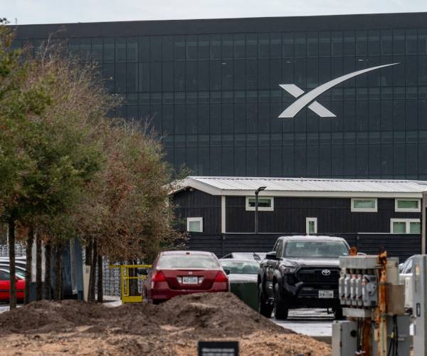 FCC Approves SpaceX Plan to Deploy Additional 7,500 Starlink Satellites