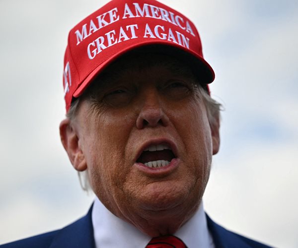 Trump Super PAC Enters Year With More Than $300M War Chest