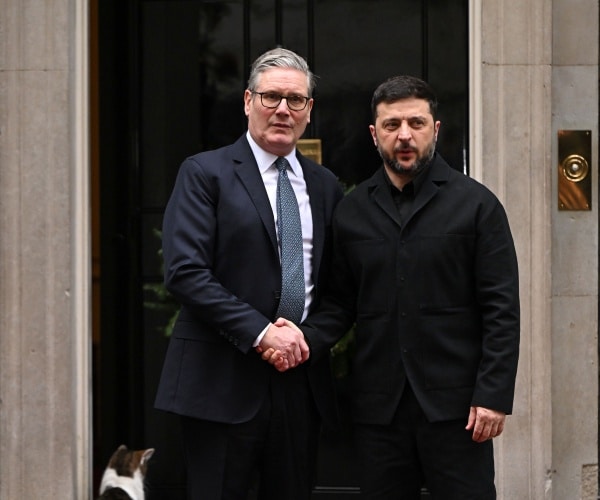 UK, Ukraine Look to Sell Drones as Starmer Shows Support for Zelenskyy