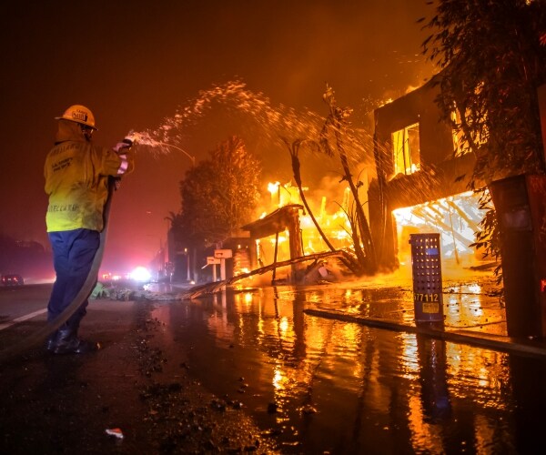 Death Toll From Los Angeles Fires Rises to 10