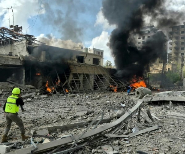 Lebanon PM Says He's Working to Get Israeli Troop Withdrawal