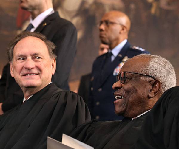 Justices Thomas, Alito Have No Plans to Step Down