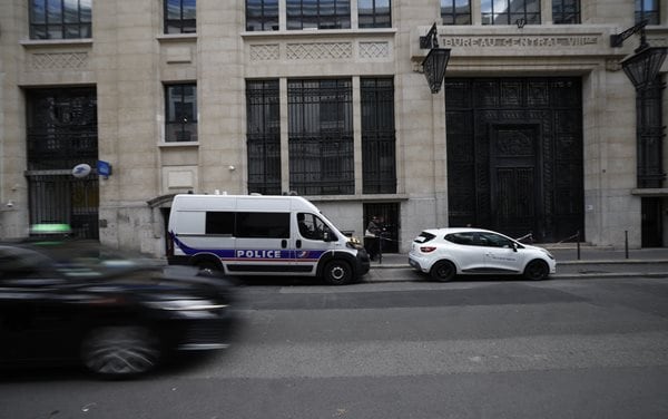 Fransız Polisi Paris'te ABD Bankası Önünde Bombalı Saldırıyı Engelledi